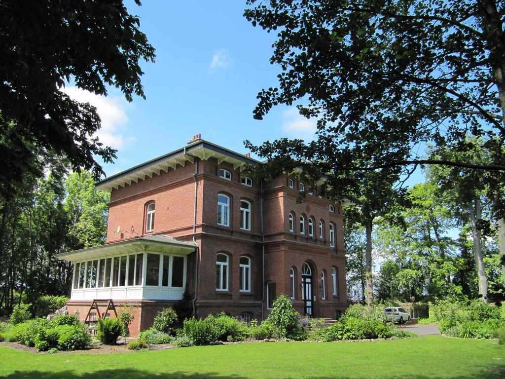 Haus Im Park Apartment Wesselburen Exterior photo
